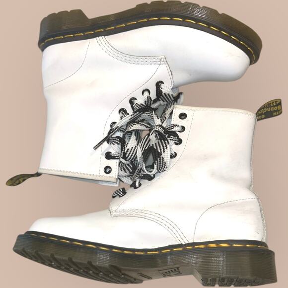 NEW Authentic White Dr. Marten 8 Eye 1460 Boots Size Women’s 7 - Picture 1 of 8